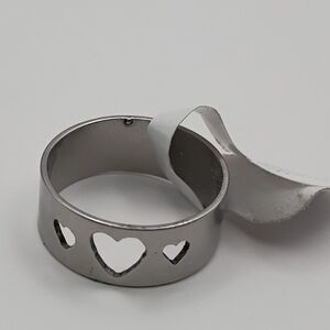 Stainless Steel Alloy Silver Heart Cutout Ring Band Size 17 U.S Size 8.5